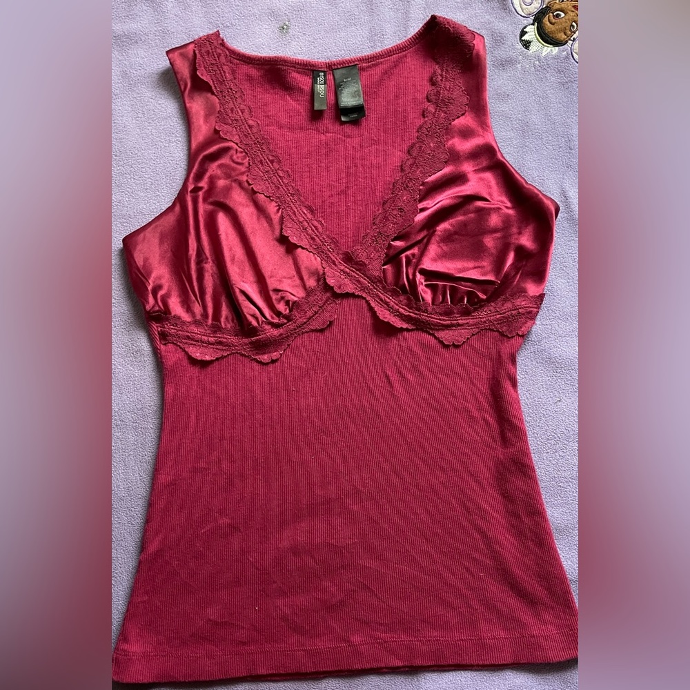 Maroon cropped tank top